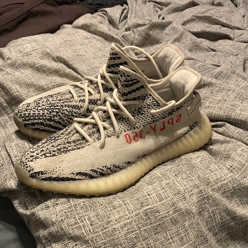 Authentic Yeezy 350 zebra size 10